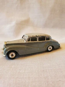 Vintage Dinky Toys Rolls Royce Silver Wraith Car Diecast #150  - Picture 1 of 7