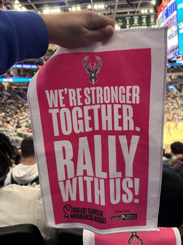 Sorteo de toallas Bucks cáncer de mama Foto 1 de 1