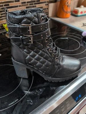 Botas Olivia and Kate Ryder para mujer talla 8,5 tachonadas con tiras negras Foto 1 de 4