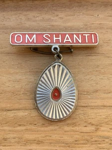 Prendedor insignia Om Shanti vintage - Imagen 1 de 3