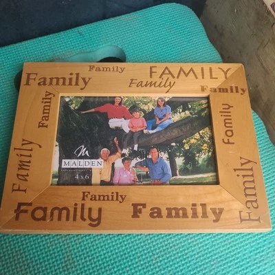 MALDEN INTERNATIONAL=WOODEN FAMILY PICTURE FRAME= 4 X 6: - Image 1 of 2