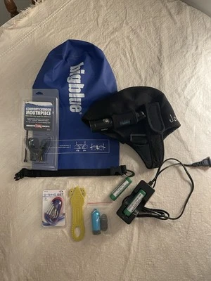 Luz de buceo Bigblue AL1300NP con 2 bates, cargador, montaje en cabeza, bolsa y accesorios Foto 1 de 4