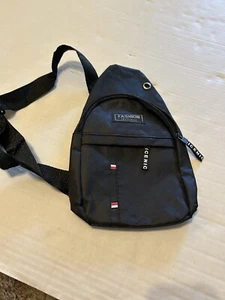 NEU!!! Fashion Instinct Crossbody Schulter Brust Reise Mini Sling Bag Schwarz M40 - Bild 1 von 5