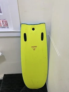 Beater FCS twin fin surfboard - Picture 1 of 3