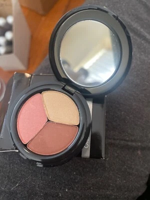 Glo Minerals Glo Skin Beauty Eye Shadow Trio Champagne Rose 4.5 g/ 0.16 oz - Image 1 of 2