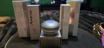 Juego de 5 para el cuidado de la piel antienvejecimiento Avon Anew: crema y sueros para ojos, lote de piel con estrías Foto 1 de 4