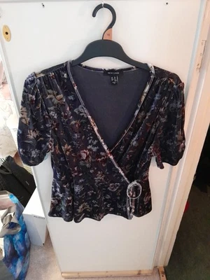 New Look Wrao Top Grey Floral Velvet UK Size 16 - Image 1 of 4