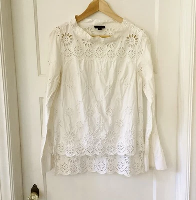 Top J.Crew Blanco Algodón Ojales Encaje Alto-Lo Embudo Cuello Barco Manga Larga Talla 6 Abejas Foto 1 de 4