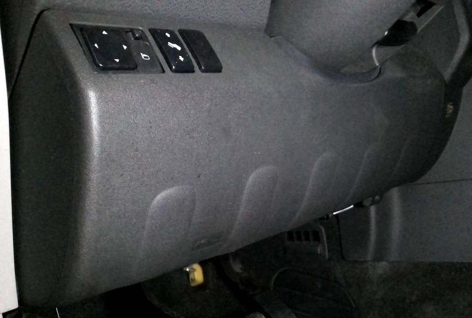 Nissan Pathfinder 2005 conductor izquierdo panel de refuerzo inferior de rodilla grafito Foto 1 de 1