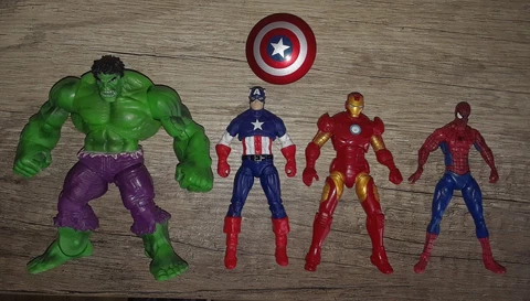Marvel Universe 3.75 inch (lot of 4), Hulk, Iron Man, Spider-man, C. America Cover