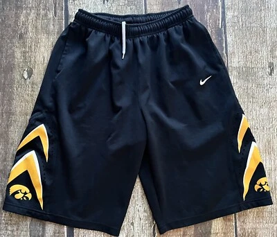 NIKE DRI-FIT IOWA HAWKEYES NEGRO AMARILLO BALONCESTO PANTALONES CORTOS NIÑOS JÓVENES XL USADO EN EXCELENTE CONDICIÓN Foto 1 de 4