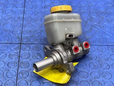 Conjunto de cilindro maestro de freno Subaru Legacy Outback 2010-2014 OEM 26401AJ020 Foto 1 de 4