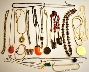 Lot Of 19 VTG Silver Gold Tone Chains Pendants Rhinestone Necklaces Sweater Clip - Picture 1 of 7