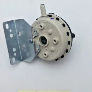 Pressostato aria sfiato forno Goodman Janitrol Amana 11112501 -0,33" WC - Foto 1 di 1