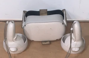 Oculus (Meta) Quest 2 64GB With Controllers - Picture 1 of 7