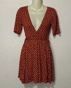 PrettyLittleThing Mini Dress 2 Terracotta Polka Dot V Neck Y2K Flowy - Picture 1 of 8