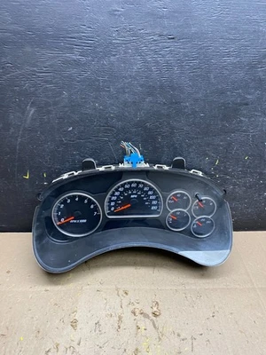 2002 to 2004 GMC Envoy Speedometer Cluster Gauge Oem U5520 DG - Image 1 of 4