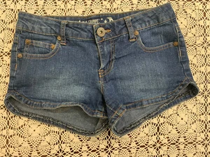 Celebrity Pink Jeans Shortie Shorts Womens Juniors Size 3 Blue Denim 28”Waist - Picture 1 of 7