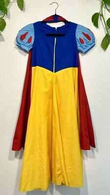 Vestido y capa disfraz juvenil 9/10 inspirado en Blancanieves cosido a mano Foto 1 de 4