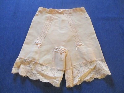 Ancienne gaine culotte panty porte jarretelle couleur chair DIOR T42 - Photo 1/4