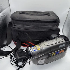 JVC GR-AXM151U kompakter VHS-Camcorder – mit Akku, Ladegerät, Tasche - Bild 1 von 19