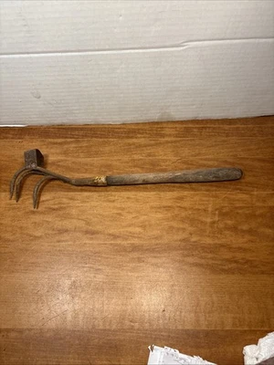 DE COLECCIÓN COMBINACIÓN DE 3 DIENTES GARRA Y AZADA CULTIVADOR MANUAL HERRAMIENTA DE JARDÍN con MANGO DE MADERA Foto 1 de 4