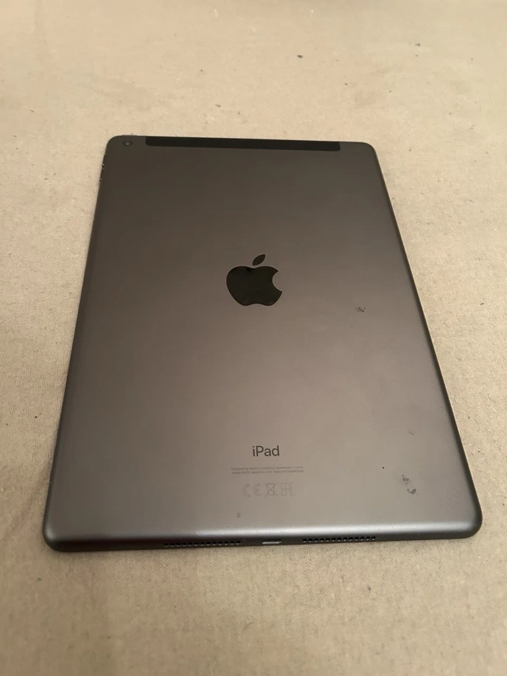 Apple iPad 8. Gen 32GB, Wi-Fi, 10,2 Zoll - Space Grau - Bild 1 von 4