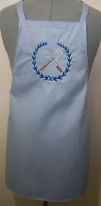 handgefertigte Bar-B-Que Schürze Einheitsgröße passt den meisten lt blau mit Maschinenstickerei - Bild 1 von 1