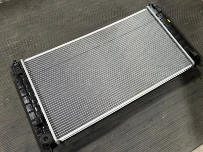 Radiador APDI 8012988 para Nissan Máxima 2009-19, 2007-18 Altima  Foto 1 de 4