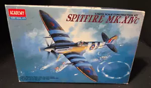 Kit modelo Academia Spitfire MK XIVC WWII avión de combate 1:48 #2157 - Imagen 1 de 2