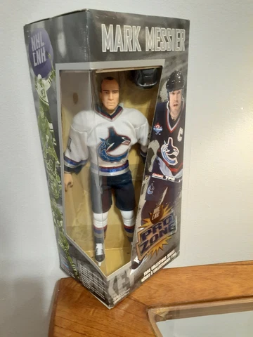 PLAYMATES NHL PRO ZONE 1998 COLLECTORS SERIES *RARE* MARK MESSIER ACTION FIGURE Cover
