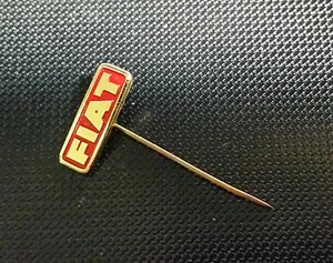 Fiat Anstecknadel lackiert rot-golden Schriftzug 20x7mm - Picture 1 of 1