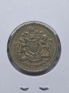 1983 United Kingdom One Pound Royal Arms Commemorative Coin  - Picture 1 of 2