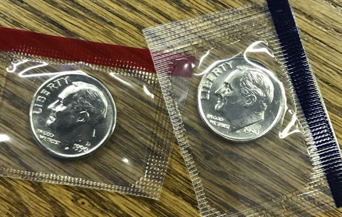 1990 P&D Roosevelt Dimes from Mint Set in Mint Cello with Free Shipping Cover