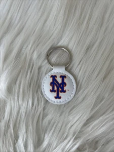 NEW YORK METS MLB  BASEBALL KEY CHAIN KEYCHAIN NWOT - Picture 1 of 3