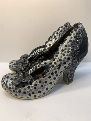 Salto Irregular Choice feminino cortina chamada retrô bolinhas preto prata tamanho 41 - Imagem 1 de 4