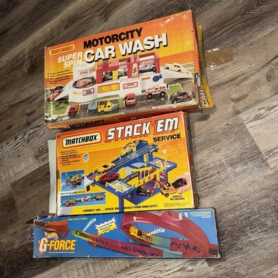2 Matchbox Motor City Super Spin Car Wash/Stack Em Service & 1 Hot Wheel G Force - Image 1 of 4