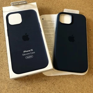 Coque silicone véritable Apple iPhone 15 MagSafe bleu tempête A3123 MT0N3ZM/A - Photo 1 sur 9