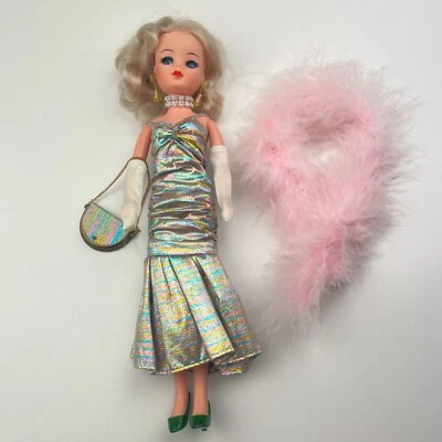 Vintage Pedigree Sindy Doll Premiere 1985, all original clothing & accessories  - Image 1 of 4