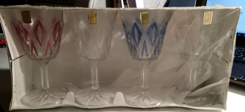 4 anciens verres à vin VMC Reims années 70 losanges bleu rouge et incolore - Photo 1/1