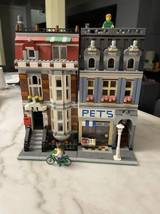 LEGO Creator Expert: Pet Shop (10218) - Picture 1 of 1