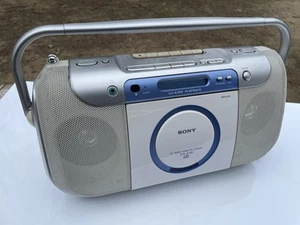 Sony CFD-E100 Portable CD Radio Cassette Recorder Boombox Player TESTED READ - Picture 1 of 18