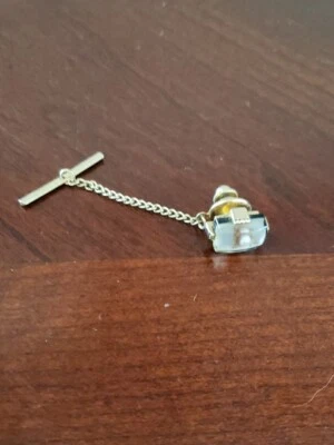 Prendedor de solapa con tachuela de corbata vintage TINY SWANK con cubierta de acrílico semilla perla y ostra Foto 1 de 4