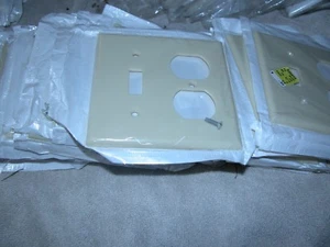 Leviton Ivory Switch Plate Receptacle Outlet Cover Wallplate Switchplate 86005 - Picture 1 of 2