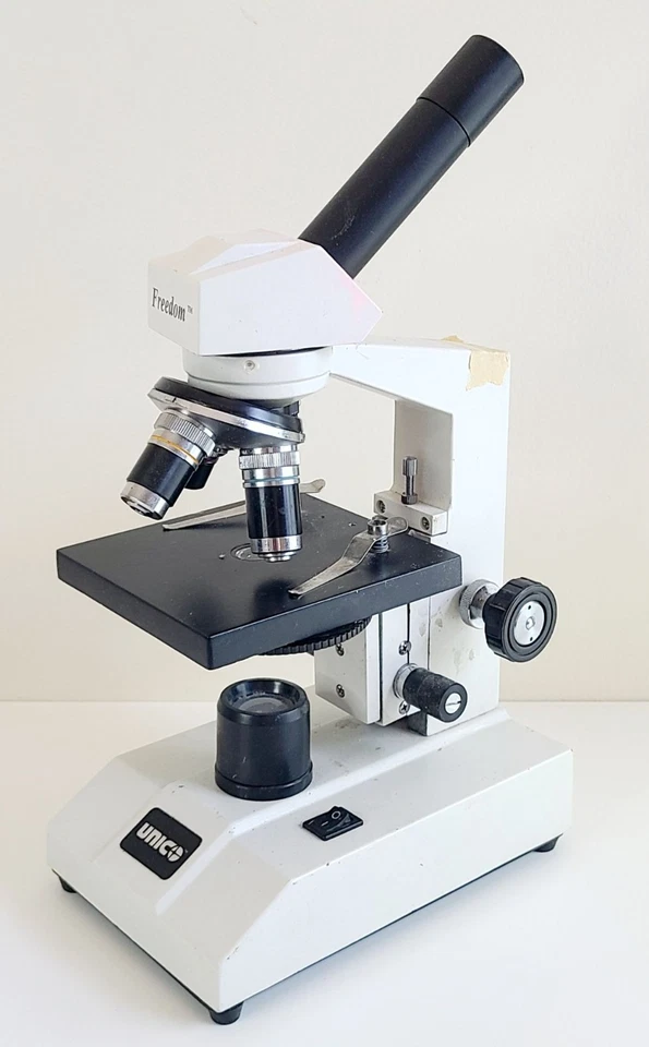 Microscópio composto Unico Freedom como está apenas para peças - Imagem 1 de 4