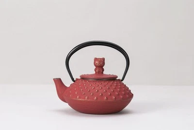 Iwachu Nambu Tekki Cast Iron Teapot 320ml Hello Kitty Gold Wine Red 50013 - Image 1 of 3