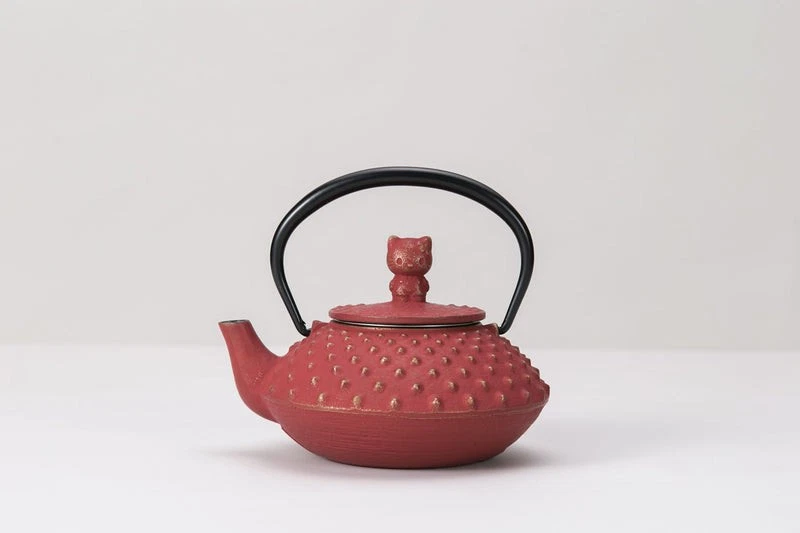 Iwachu Nambu Tekki Cast Iron Teapot 320ml Hello Kitty Gold Wine Red 50013 - Image 1 of 3