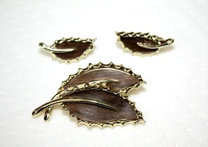 VTG Signed SARAH CVENTRY Set Brooch Earrings WOODED BEAUTY Goldtone Brown Enamel - Picture 1 of 6