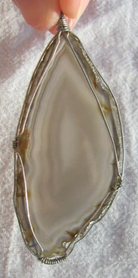Colgante artesanal vintage gris y marrón ágata rebanada de alambre Foto 1 de 4