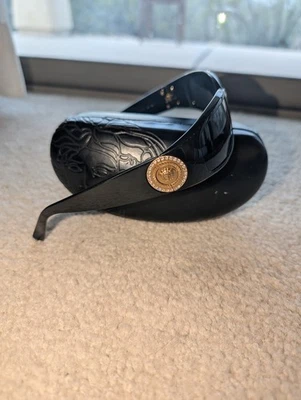 Gafas de sol Versace MOD 4044-B RARAS negras con moneda de oro sin cristales faltantes Foto 1 de 4